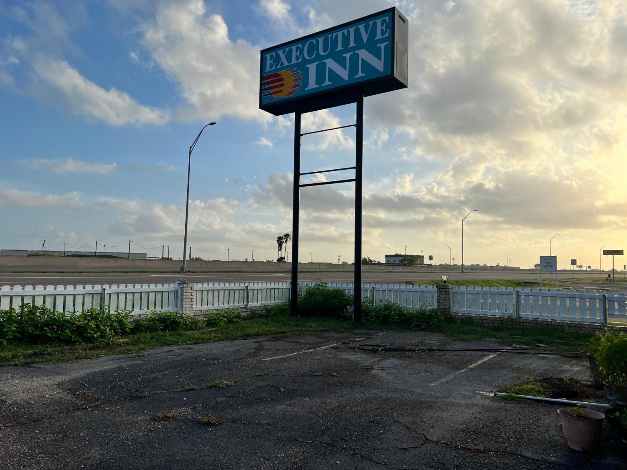 Executive Inn Robstown Eksteriør billede